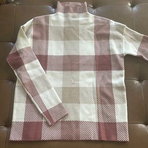 Long sleeve checkered turtleneck